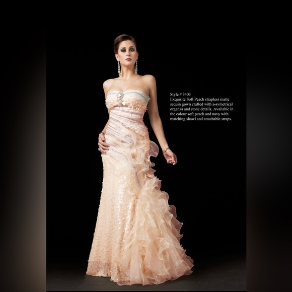 A beautiful Unique strapless gown - Picture 1 of 1